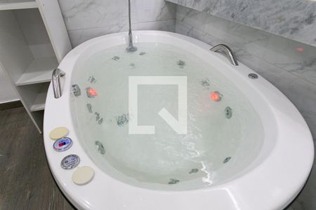 Casa à venda com 180m², 3 quartos e 1 vagaBanheiro da Suíte 2 - Banheira