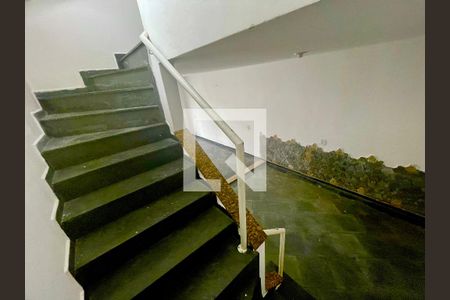 Escada de casa para alugar com 3 quartos, 180m² em Jardim Rossi, Guarulhos