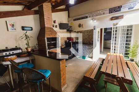 Casa à venda com 217m², 3 quartos e 4 vagasQuintal