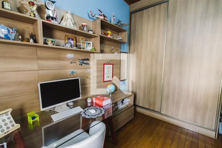 Casa à venda com 217m², 3 quartos e 4 vagasQuarto 2