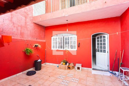 Casa à venda com 277m², 4 quartos e 3 vagas Casa à venda com 277m², 4 quartos e 3 vagasQuintal