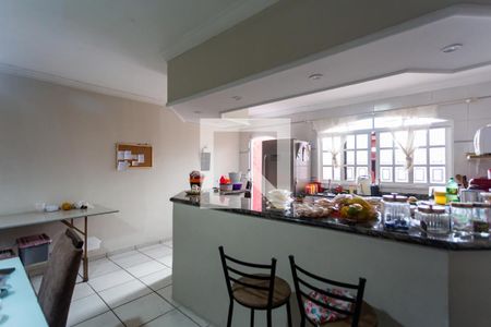 Casa à venda com 277m², 4 quartos e 3 vagas Casa à venda com 277m², 4 quartos e 3 vagasCozinha