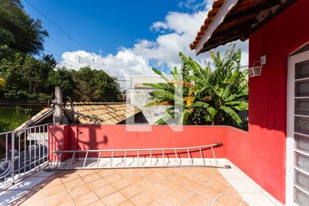 Casa à venda com 277m², 4 quartos e 3 vagas Casa à venda com 277m², 4 quartos e 3 vagasVaranda