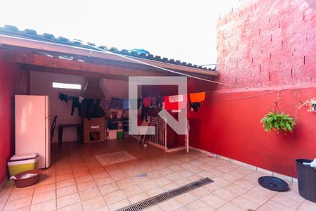 Casa à venda com 277m², 4 quartos e 3 vagas Casa à venda com 277m², 4 quartos e 3 vagasQuintal