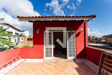 Casa à venda com 277m², 4 quartos e 3 vagas Casa à venda com 277m², 4 quartos e 3 vagasVaranda