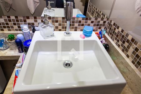 Apartamento à venda com 47m², 2 quartos e 1 vagaDetalhe banheiro