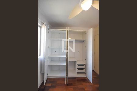 Armário do quarto 1 de apartamento para alugar com 2 quartos, 54m² em Vila Morse, São Paulo
