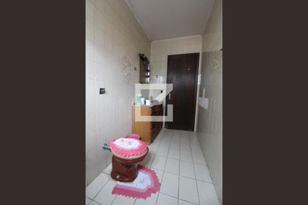 Casa à venda com 200m², 3 quartos e 3 vagasBanheiro da suite 