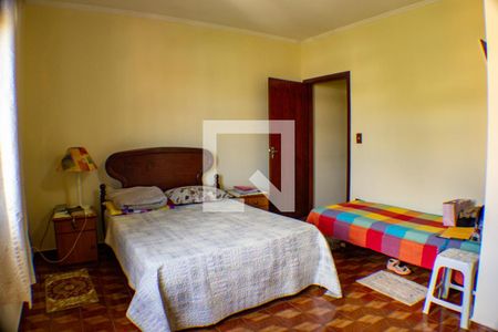 Casa à venda com 220m², 4 quartos e 4 vagas Casa à venda com 220m², 4 quartos e 4 vagasQuarto 1