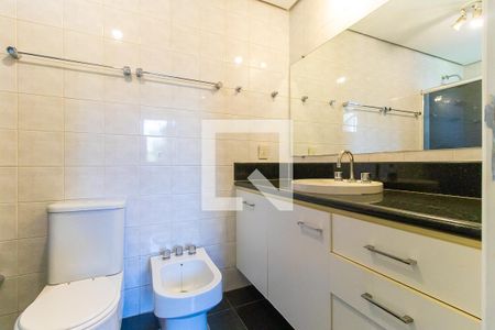 Apartamento para alugar com 142m², 3 quartos e 2 vagas Apartamento para alugar com 142m², 3 quartos e 2 vagasBanheiro da suíte 1