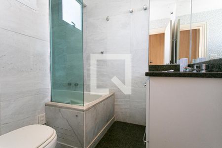 Apartamento à venda com 355m², 3 quartos e 4 vagasBanheiro da Suíte 2