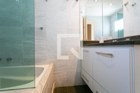 Apartamento à venda com 355m², 3 quartos e 4 vagasBanheiro da Suíte 2