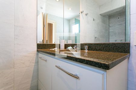 Apartamento à venda com 355m², 3 quartos e 4 vagasBanheiro da Suíte 2