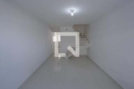 Sala de casa de condomínio para alugar com 2 quartos, 117m² em Cangaiba, São Paulo