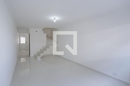 Sala de casa de condomínio para alugar com 2 quartos, 117m² em Cangaiba, São Paulo