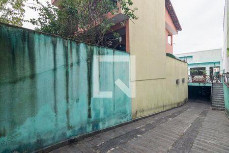 Casa à venda com 275m², 3 quartos e 8 vagas Casa à venda com 275m², 3 quartos e 8 vagasRampa da Garagem