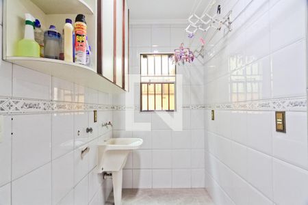Área de Serviço de casa para alugar com 3 quartos, 174m² em Parque Sao Domingos, São Paulo