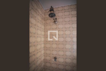 Casa à venda com 310m², 4 quartos e 7 vagasBanheiro de Serviço - Chuveiro