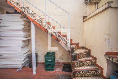 Casa à venda com 310m², 4 quartos e 7 vagasEscadas - Edicola