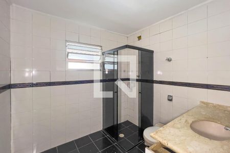 Banheiro do quarto 1 de casa para alugar com 3 quartos, 330m² em Jardim da Glória, São Paulo