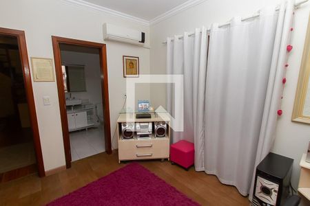 Casa à venda com 278m², 3 quartos e 2 vagasSuíte 1