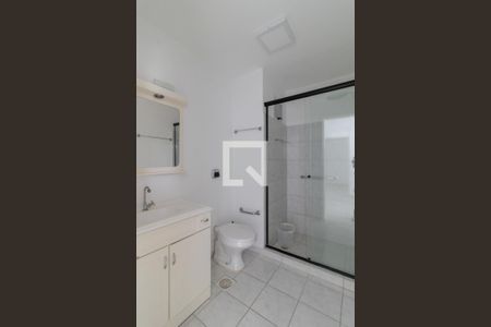 Banheiro de apartamento à venda com 1 quarto, 43m² em Menino Deus, Porto Alegre