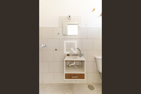 Banheiro de kitnet/studio para alugar com 1 quarto, 25m² em Centro, São Paulo