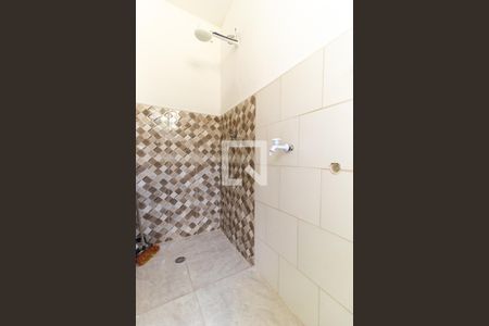Banheiro de kitnet/studio para alugar com 1 quarto, 25m² em Centro, São Paulo