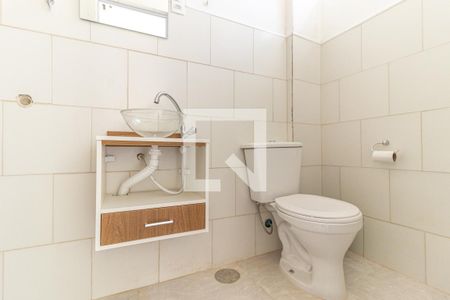Banheiro de kitnet/studio para alugar com 1 quarto, 25m² em Centro, São Paulo