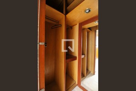 Apartamento à venda com 70m², 2 quartos e sem vaga Apartamento à venda com 70m², 2 quartos e sem vagaCloset