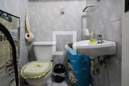 Casa à venda com 230m², 3 quartos e 2 vagasBanheiro do quintal