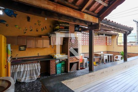 Casa à venda com 230m², 3 quartos e 2 vagasVaranda e área de serviço