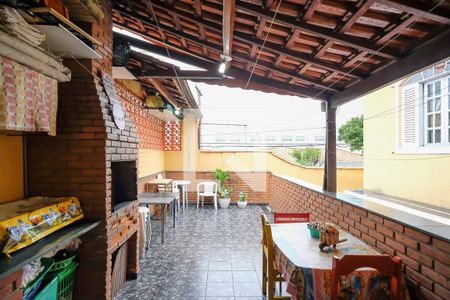 Casa à venda com 230m², 3 quartos e 2 vagasVaranda e área de serviço