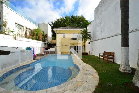 Casa à venda com 238m², 3 quartos e 4 vagasQuintal