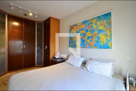 Casa à venda com 238m², 3 quartos e 4 vagasSuíte