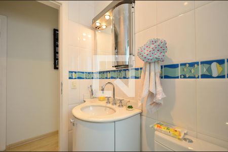 Casa à venda com 238m², 3 quartos e 4 vagasBanheiro Social