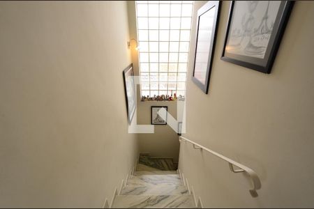 Casa à venda com 238m², 3 quartos e 4 vagasEscada