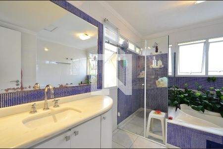 Casa à venda com 238m², 3 quartos e 4 vagasBanheiro da Suíte