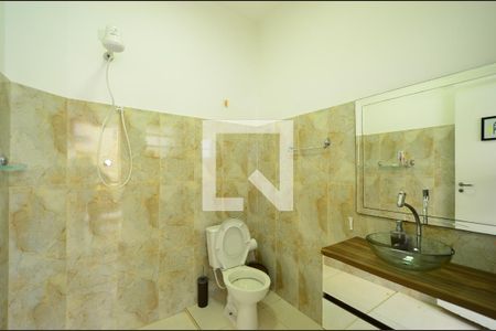 Casa à venda com 238m², 3 quartos e 4 vagasBanheiro de Serviço