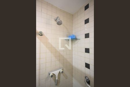 Apartamento à venda com 75m², 3 quartos e 2 vagasChuveiro do banheiro da suíte 