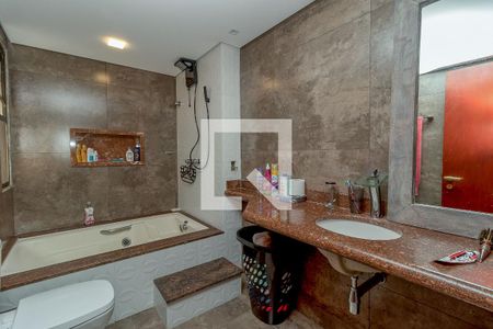 Apartamento à venda com 254m², 5 quartos e 2 vagasBanheiro do Quarto 3