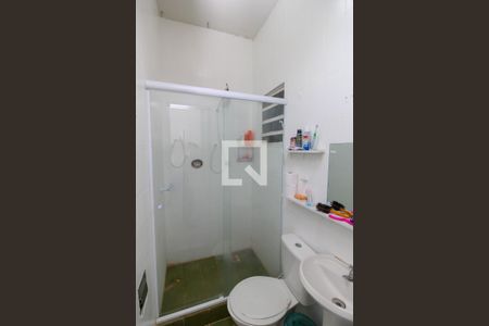Banheiro de kitnet/studio para alugar com 1 quarto, 23m² em Botafogo, Rio de Janeiro