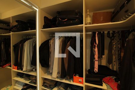 Apartamento à venda com 100m², 3 quartos e 3 vagasCloset - Suíte 2