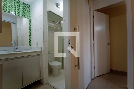 Banheiro de apartamento para alugar com 2 quartos, 50m² em Jacarepaguá, Rio de Janeiro