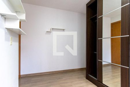 Quarto 1 de apartamento para alugar com 2 quartos, 40m² em Pinheirinho, Curitiba
