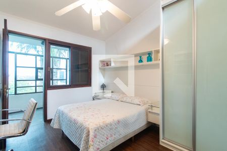 Quarto 1 - Suíte de casa à venda com 4 quartos, 407m² em Cristal, Porto Alegre