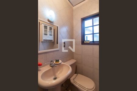 Casa à venda com 407m², 4 quartos e 4 vagasBanheiro da área externa