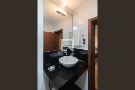 Casa à venda com 407m², 4 quartos e 4 vagasBanheiro da Suíte 4