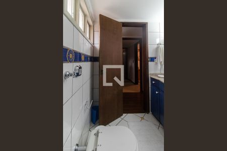 Casa à venda com 407m², 4 quartos e 4 vagasBanheiro da Suíte 1