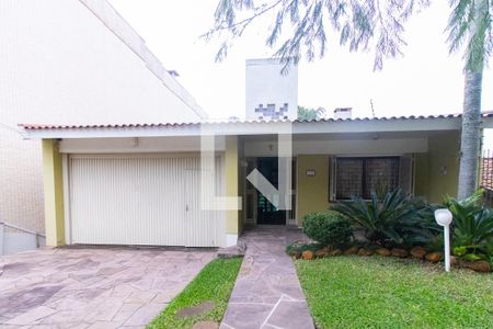 Casa à venda com 407m², 4 quartos e 4 vagasFachada
